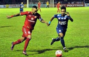 arema-semen-padang-marcel-sacramento-300x192