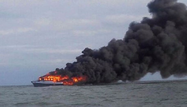 Kapal Mutiara Sentosa Terbakar di Sumenep  UTUSAN INDO