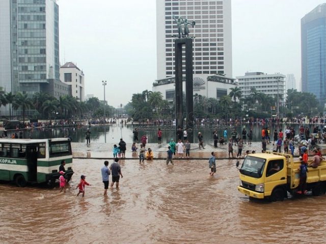 Trilogi Supermoon dan Siklus Banjir Jakarta  UTUSAN INDO