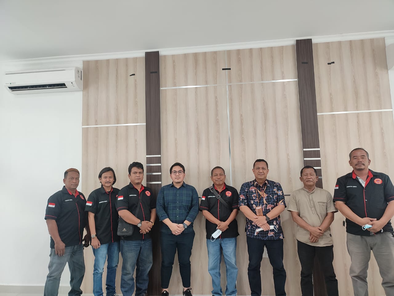 Calon pengurus Forwakum Sergai foto bersama dengan Ketua PN Sei Rampah Zulfikar Siregar dan juru bicara PN Sei Rampah Zulkarnain